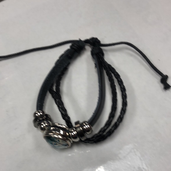 Wolf Adjustable Glass Leather Bracelet for Men - Picture 3 of 3